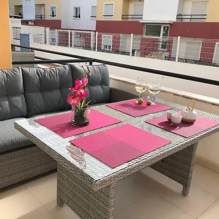 Modern Living Near Town With Pool Appartamento
