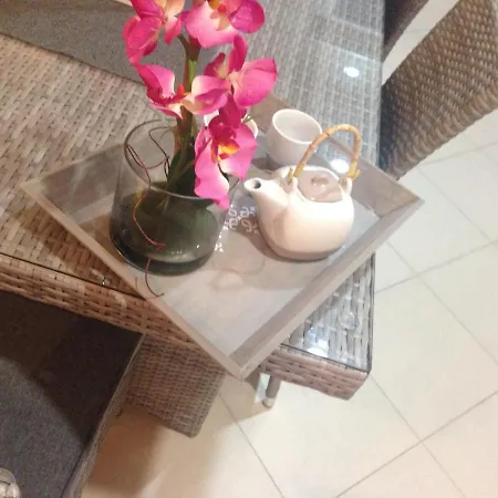 Modern Living Near Town With Pool Appartamento